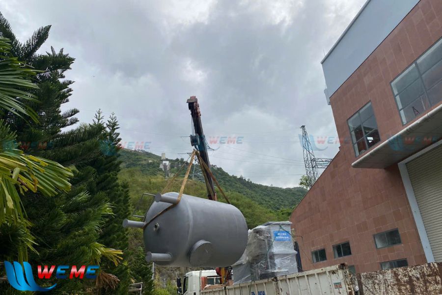 Hình ảnh quá trình vận chuyển vật tư hệ thống xử lý nước thải nhiễm dầu