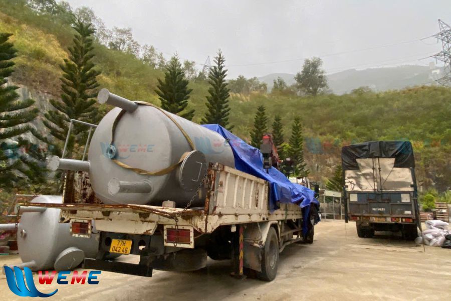 Hình ảnh xe vận chuyển vật tư cho hệ thống xử lý nước thải nhiễm dầu