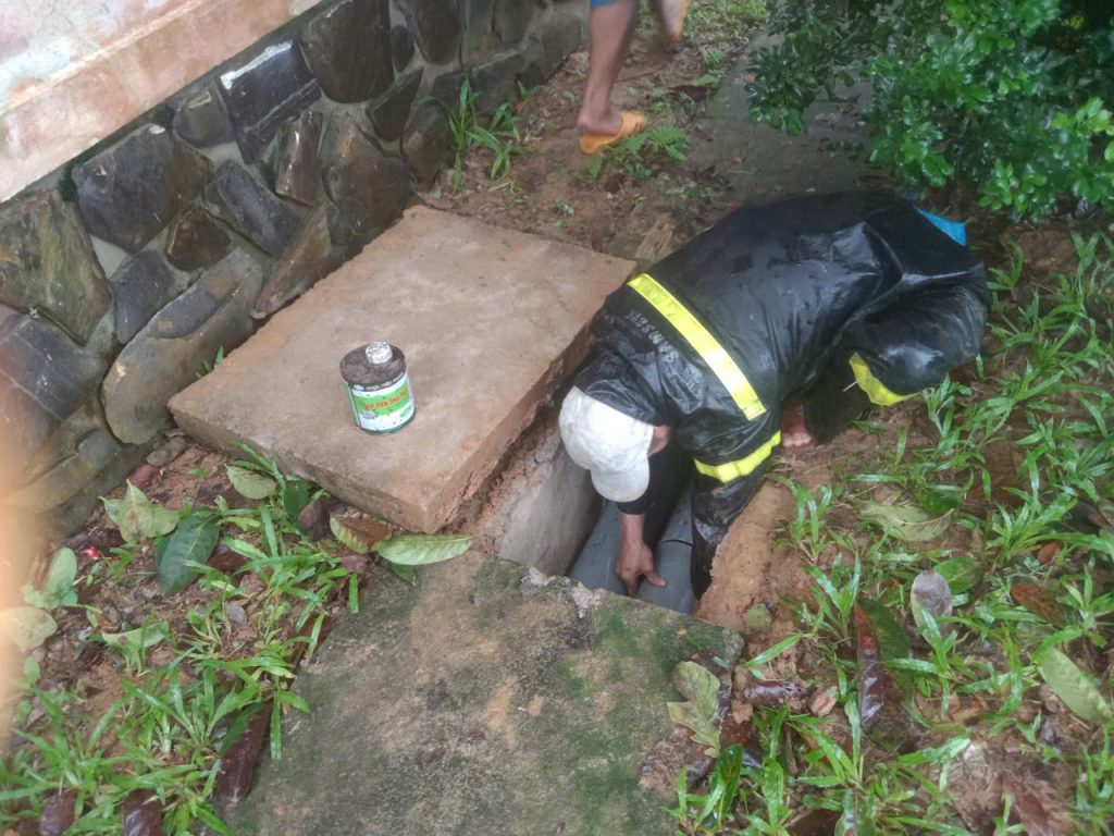 Thi công ống thoát nước thải trong lòng mương thoát nước mưa